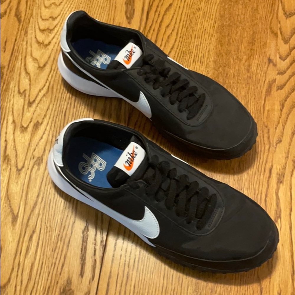 Nike Roshe Waffle Racer - black/white. M size 9.5